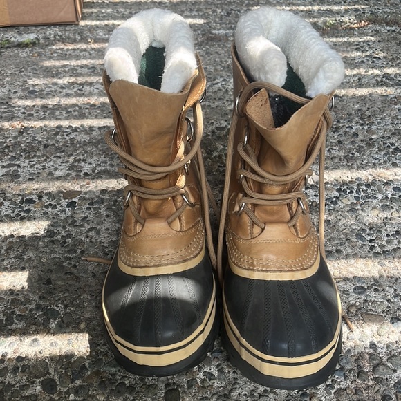 Sorel snow boots size 8 - Picture 3 of 6